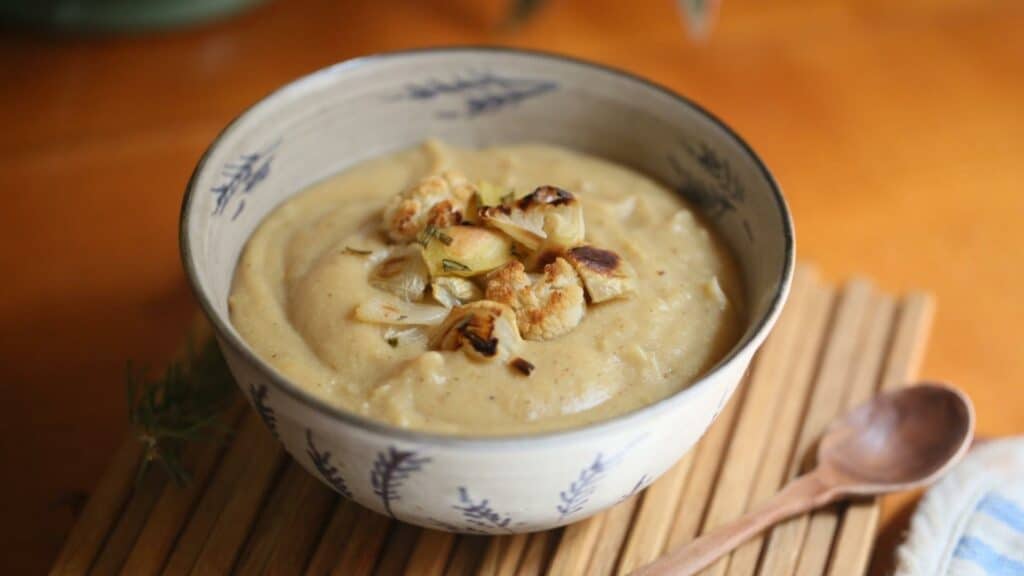 Potato and cauliflower soup according to Anthony William